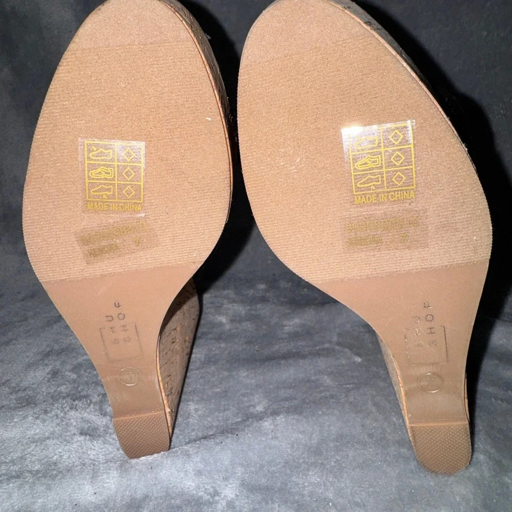 Shu Shop Womens Padded Strap Platform Wedge 7 Black Cork High Heel Sandal